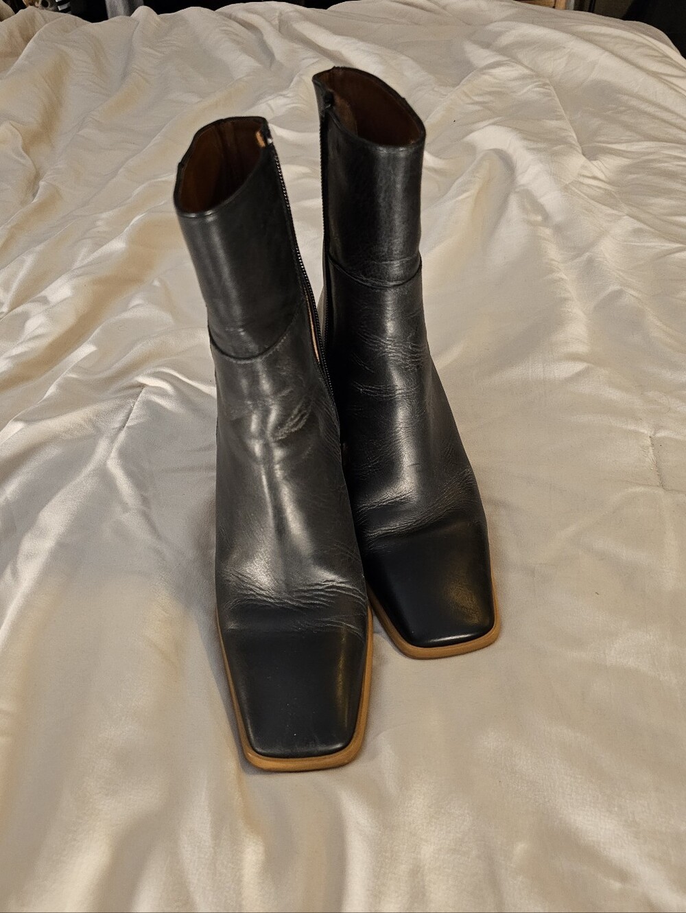 ALOHAS Black Leather Square Toe Blo